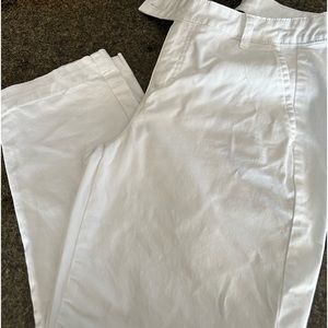 Style & Co white crops size 6